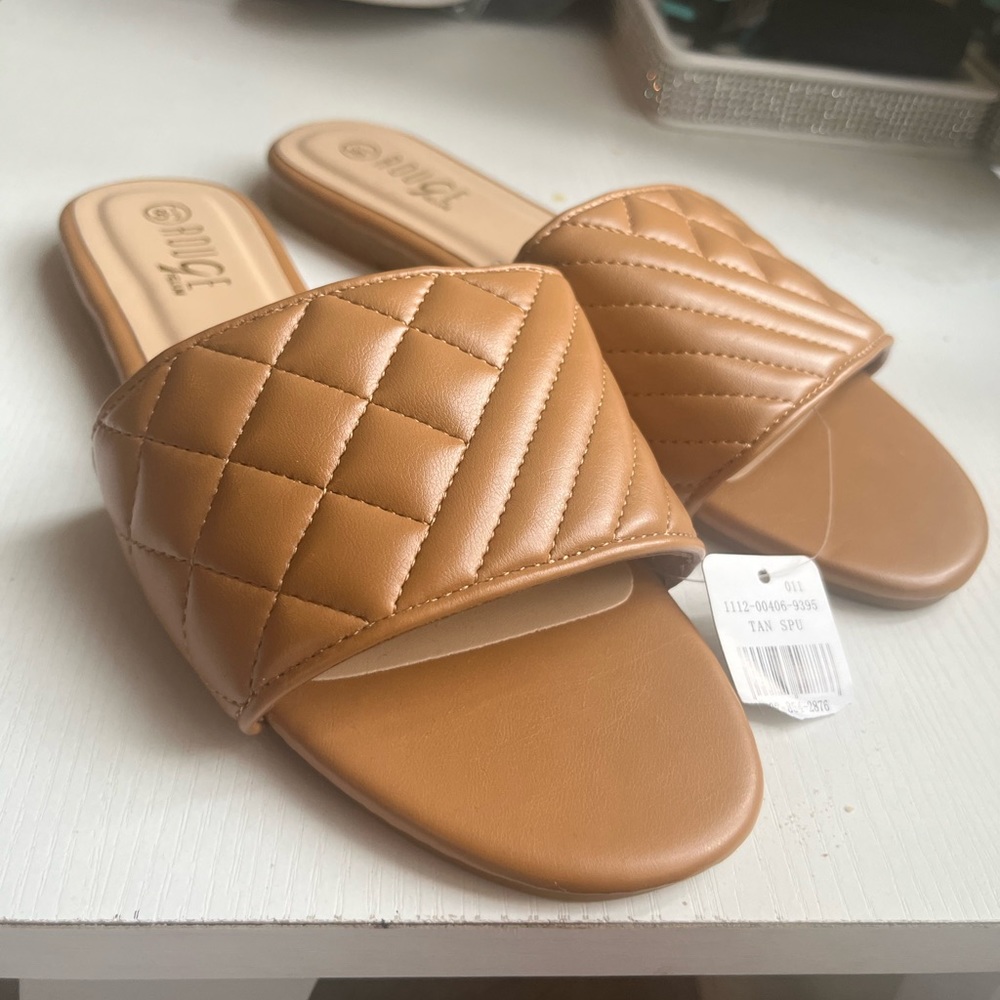Rouge Helium Sandals